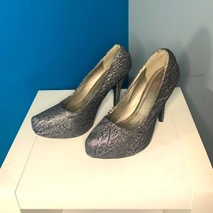 Women’s size 12 wide width glitter snakeskin platform pump by Torrid